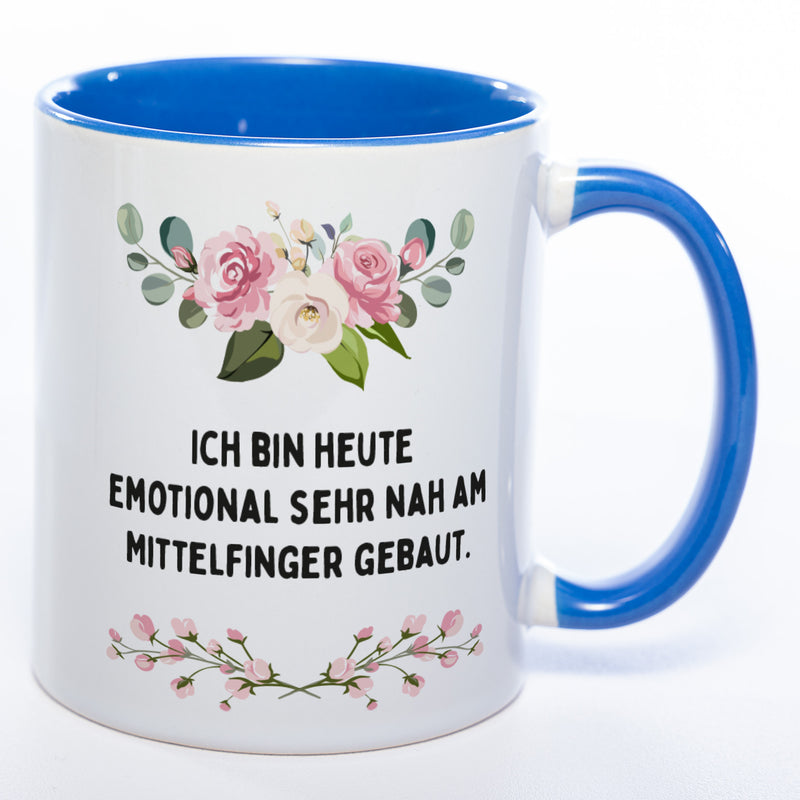 Blümchen-Tasse mit Spruch "Ich bin heute emotional sehr nah am Mittelfinger gebaut" - Lustige Kaffeetasse spülmaschinenfest