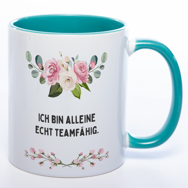 Blümchen-Tasse mit Spruch "Ich bin alleine echt teamfähig." - Lustige Kaffeetasse spülmaschinenfest