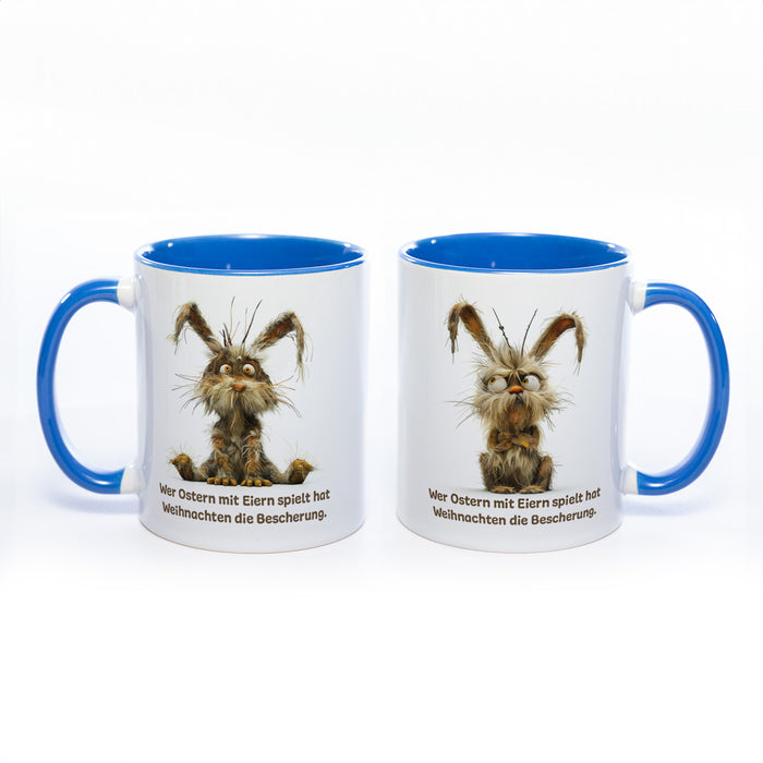 Motiv - Tasse mit Spruch und Hase: Wer Ostern mit Eiern spielt hat Weihnachten die Bescherung.- spülmaschinenfest