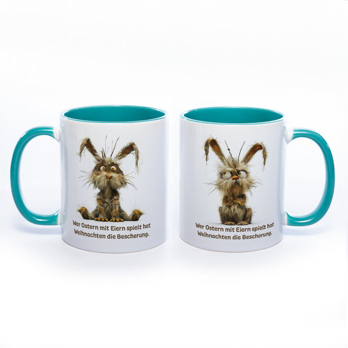 Motiv - Tasse mit Spruch und Hase: Wer Ostern mit Eiern spielt hat Weihnachten die Bescherung.- spülmaschinenfest